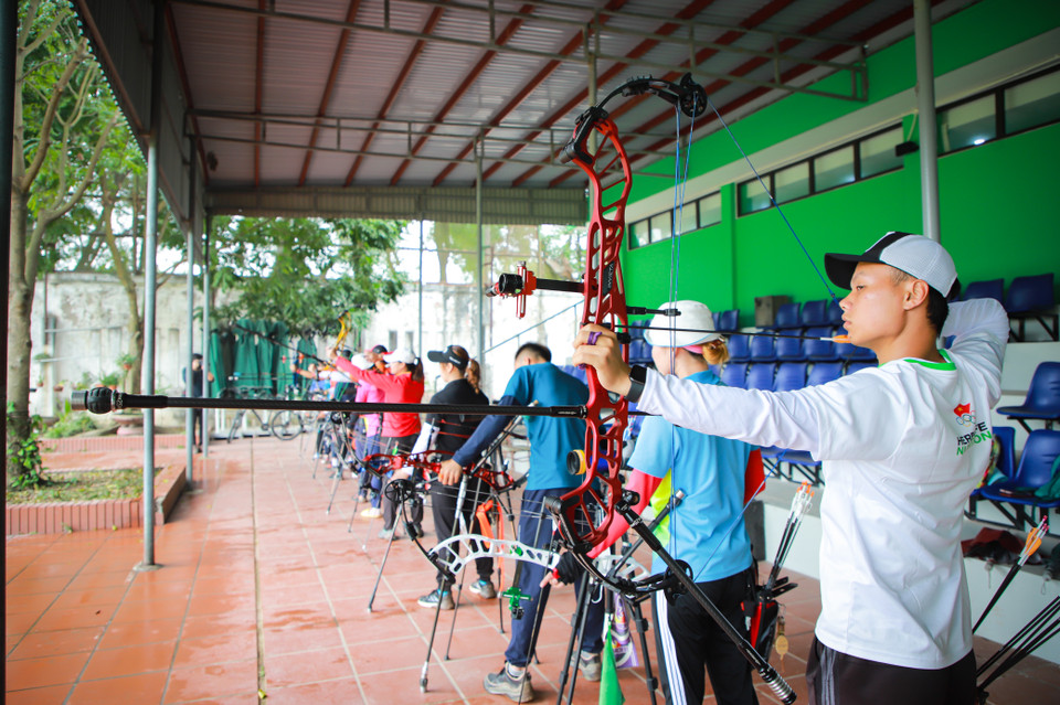 Đội tuyển bắn cung Việt Nam tập luyện chuẩn bị cho SEA Games 31. (Ảnh: Hiển Nguyễn/Vietnam+)