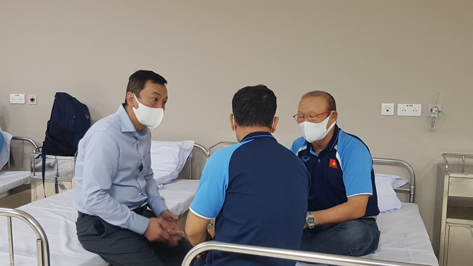 Danh sách lãnh đạo và thành viên ban huấn luyện tiêm vaccine ngày 5/4 gồm: Phó chủ tịch VFF Trần Quốc Tuấn, huấn luyện viên trưởng Park Hang-seo và các chuyên gia, bác sỹ, trợ lý ngôn ngữ, trợ lý huấn luyện viên. (Ảnh: VFF) 