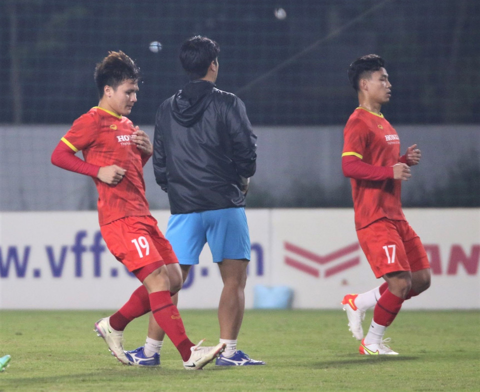 Toàn đội chủ yếu tập nhẹ, thả lỏng cơ thể để hướng tới trận đấu trước mắt với mục tiêu giành điểm. (Ảnh: VFF)