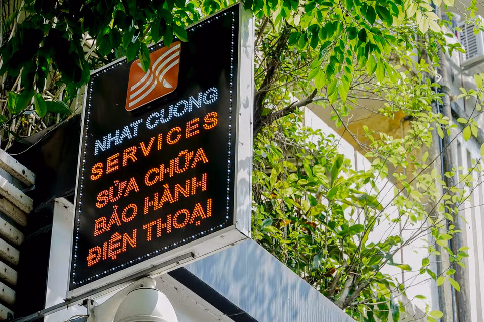 Trung tâm bảo hành Nhật Cường tại nhà C4 Giảng Võ (Hà Nội) vẫn hoạt động đón khách bình thường. (Ảnh: Minh Hiếu/Vietnam+)