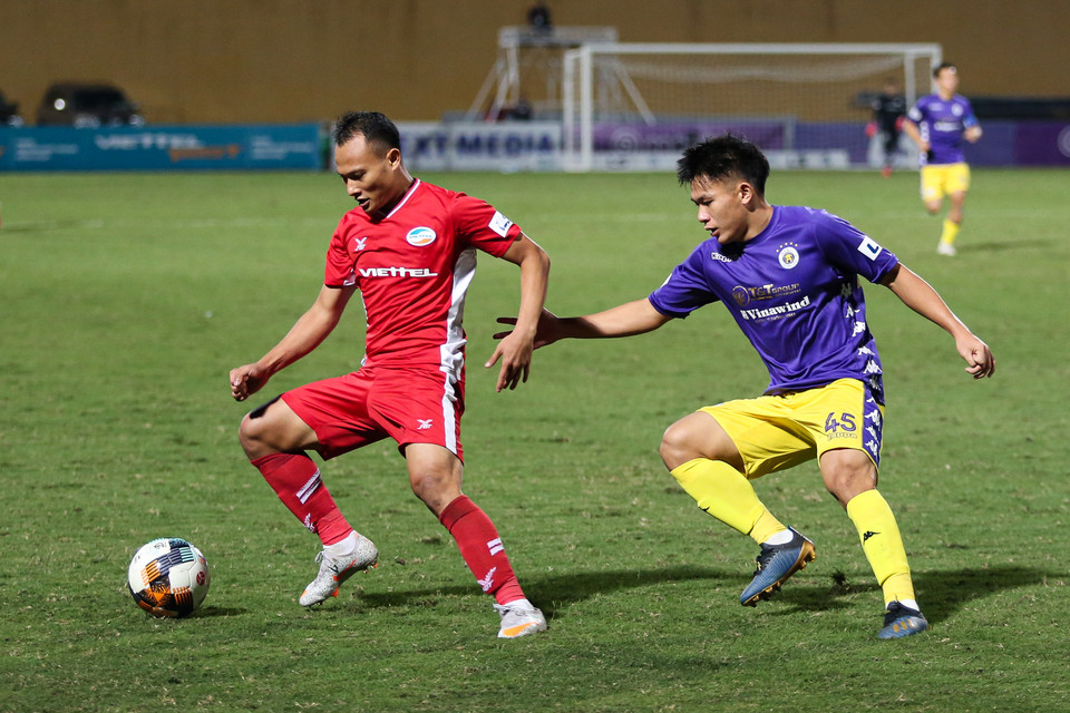 Ngược lại, một điểm là đủ giúp Viettel duy trì ngôi đầu bảng xếp hạng với 35 điểm và sáng cửa giành chức vô địch khi trước mắt chỉ còn 2 vòng đấu. (Ảnh: Hiển Nguyễn/Vietnam+)
