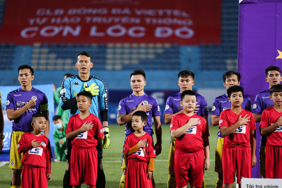 Đoàn Văn Hậu có tên trong danh sách đăng ký thi đấu trận Viettel-Hà Nội FC tối 29/10 ở vòng 5 giai đoạn hai V-League 2020 nhưng không được thi đấu phút nào bởi chưa bình phục hoàn toàn đa chấn thương. (Ảnh: Hiển Nguyễn/Vietnam+)
