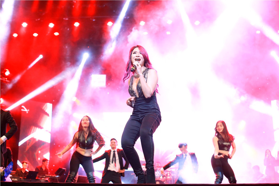 Mỹ Tâm tiếp tục đốt nóng sân khấu... (Ảnh: Tú Nguyễn)