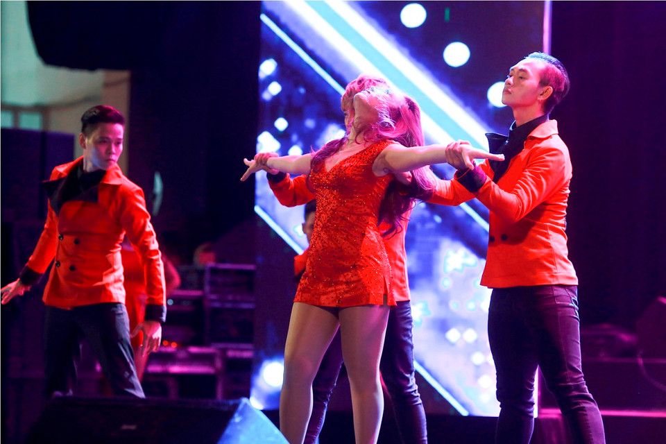 Cảm xúc càng lúc càng thăng hoa qua những giai điệu đầy sôi động, đam mê. (Ảnh: Tú Nguyễn)