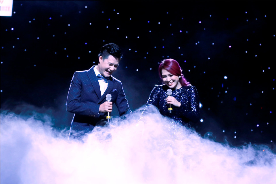 Quang Dũng và Mỹ Tâm thoải mái tếu táo 'chế lời' đùa vui cùng khán giả. (Ảnh: Tú Nguyễn) 