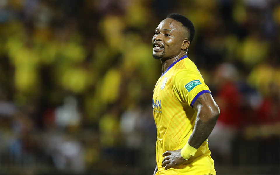 Tuy nhiên, Sông Lam Nghệ An không thể tận dụng nhiều cơ hội dứt điểm nguy hiểm để gia tăng cách biệt, nên phải trả giá cho sai lầm ở phút 68. (Ảnh: PV/Vietnam+)