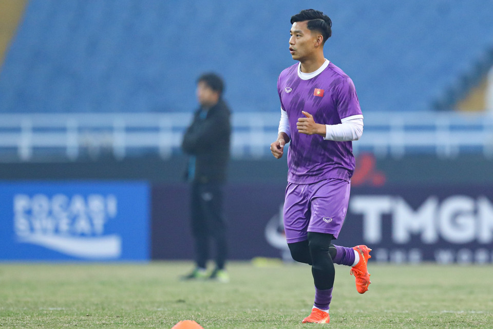 Ở buổi tập chiều nay, huấn luyện viên Park Hang-seo cho cầu thủ tập kỹ bài khởi động trước khi bước vào phần tập chính. (Ảnh: PV/Vietnam+)