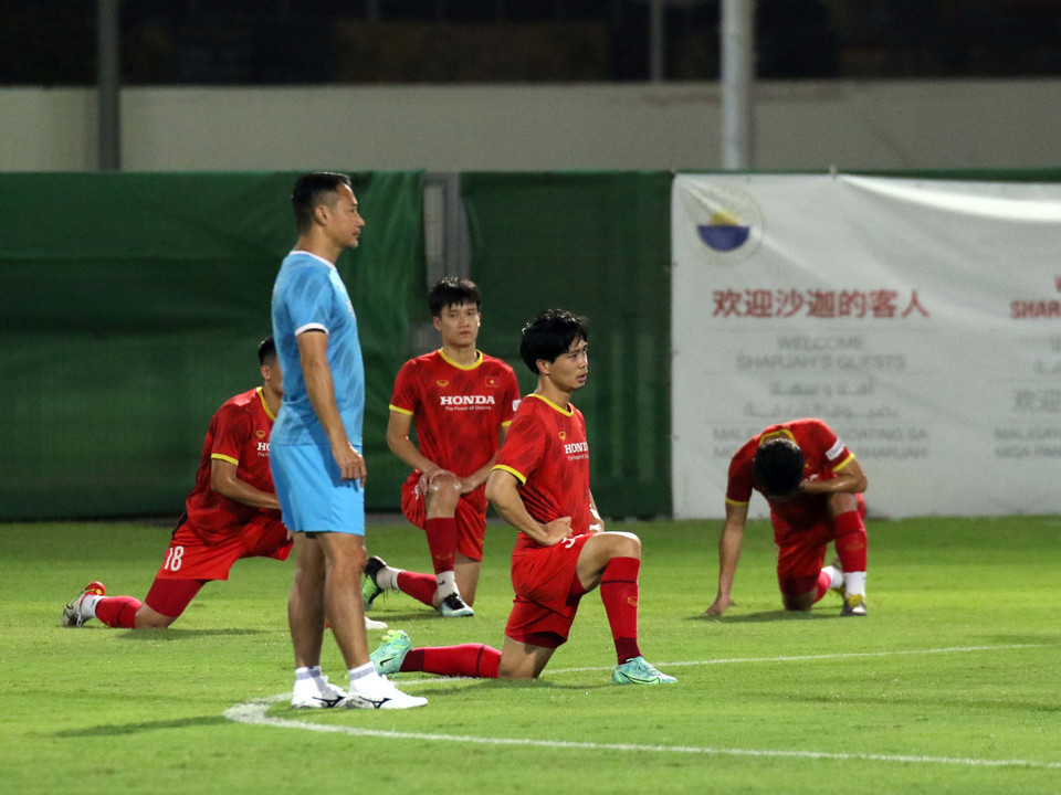 Điều này giúp cầu thủ quen hơn với nhịp thi đấu, va chạm đối kháng trong bối cảnh không có nhiều trận đấu giao hữu chất lượng. (Ảnh: VFF)