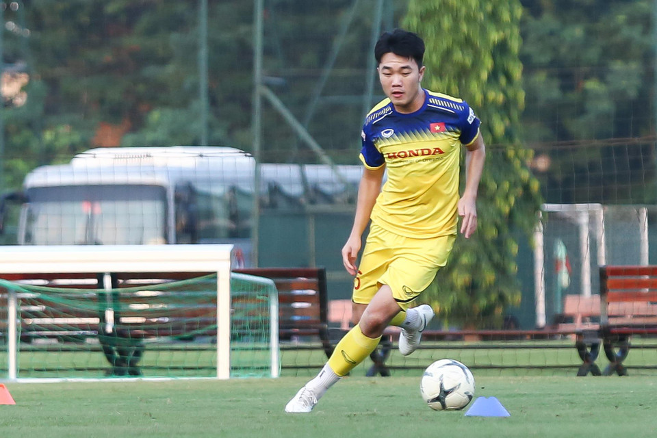 Dẫu vậy, tại tuyển Việt Nam hiện tại, trong khi Tuấn Anh đang dần lấy lại phong độ đỉnh cao và liên tục được đá chính thì Xuân Trường vẫn chưa thể cải thiện bản thân để trở thành một trong những tiền vệ cốt lõi của huấn luyện viên Park Hang-seo. (Ảnh: Nguyên An)