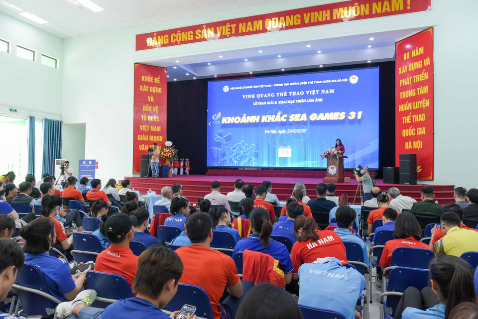 Cuộc thi ảnh 'Khoảnh khắc SEA Games 31' do Hội nghệ sĩ Nhiếp ảnh Việt Nam tổ chức, thu hút 2.083 tác phẩm gồm 1.963 ảnh đơn và 120 ảnh bộ của 237 tác giả từ 28 tỉnh/thành phố. (Ảnh: NSNA VN)
