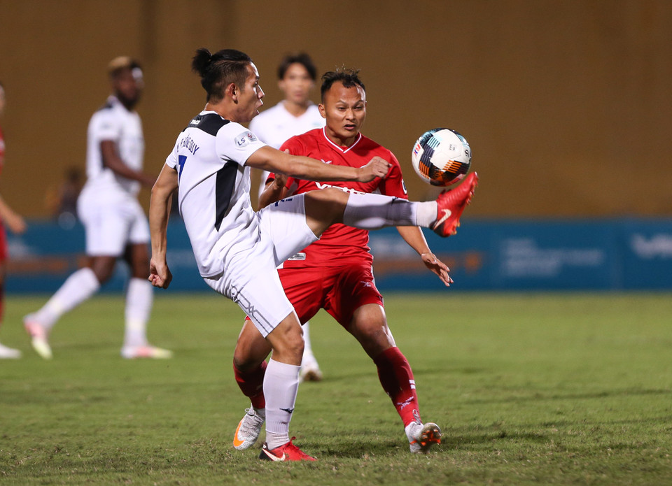 Nằm trong nhóm tranh vô địch ở giai đoạn hai, song Hoàng Anh Gia Lai khó lòng tranh ngôi đầu bảng với phong độ phập phù. Có lẽ họ đã hoàn thành mục tiêu của mùa giải là trụ hạng thành công. (Ảnh: Hiển Nguyễn/Vietnam+) 