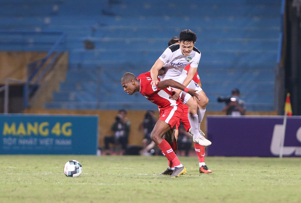 Tiếp đà hưng phấn, bàn thắng thứ tư tới ngay sau đó. Bruno ghi bàn thứ hai trận này ở phút 60 để ấn định tỷ số 4-1 cho đội nhà. (Ảnh: Hiển Nguyễn/Vietnam+)