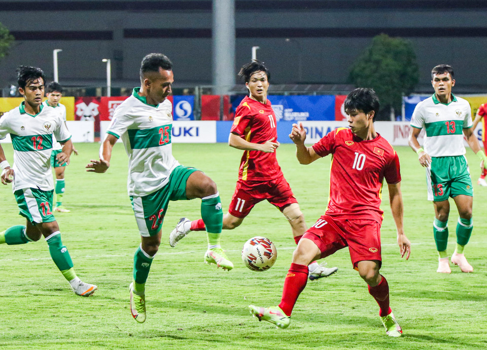 Công Phượng và đồng đội tung ra 21 cú dứt điểm và có 7 pha phạt góc để uy hiếp khung thành đối phương. Trong khi đó, Indonesia chỉ có một cú sút và một lần được hưởng phạt góc trong 90 phút. (Ảnh: VFF)