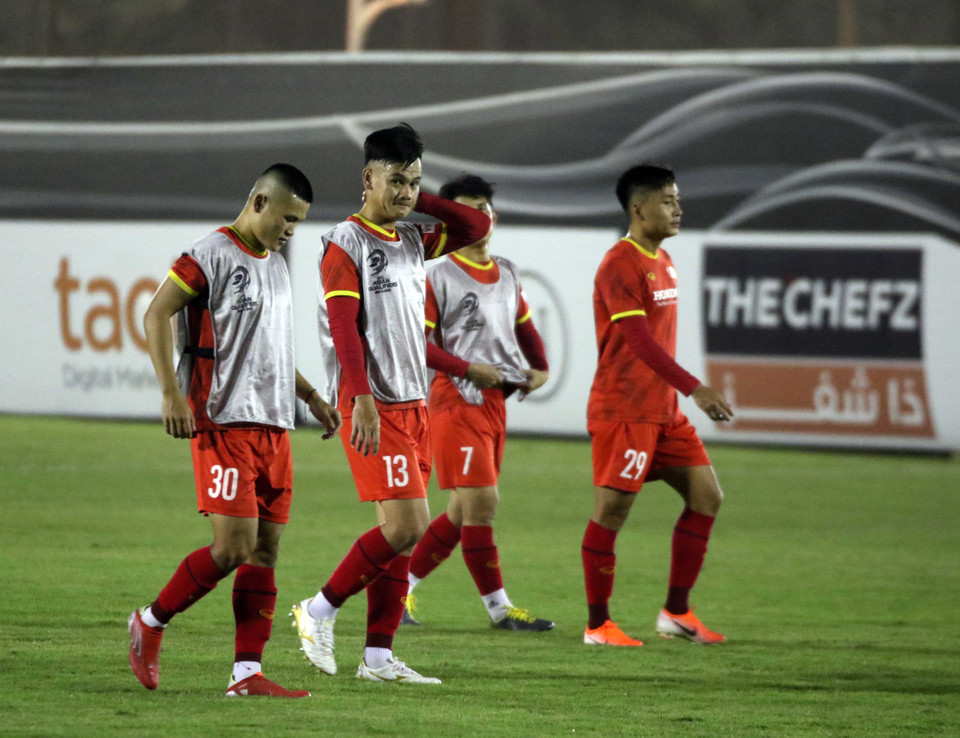 Tại Saudi Arabia, đội tuyển Việt Nam phải thích ứng với thời tiết nắng nóng khó chịu. Nhiệt độ ở đây luôn vào khoảng 42 độ C kèm gió khô rát. (Ảnh: VFF)