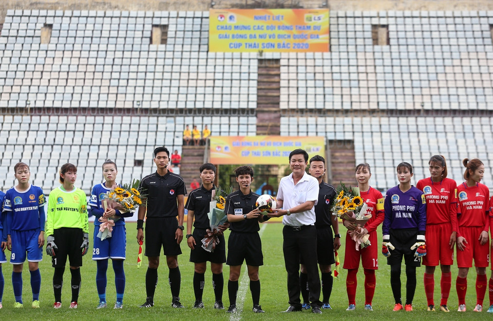 Chiều 22/9, giải bóng đá nữ Vô địch Quốc gia – Cúp Thái Sơn Bắc 2020 khai lạc tại sân vận động tỉnh Hà Nam. (Ảnh: VFF)
