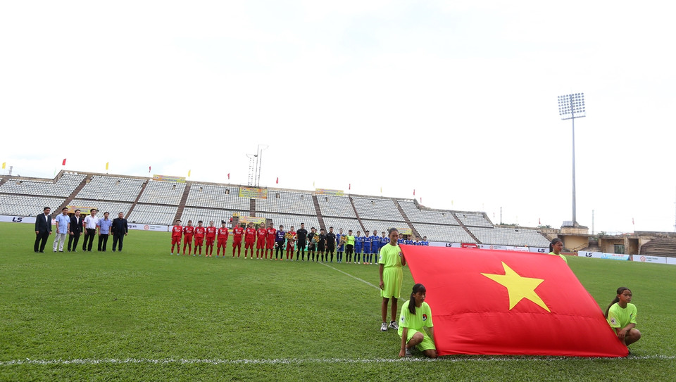 Trận đấu giữa Phong Phú Hà Nam mở màn cho giải giải bóng đá nữ Vô địch Quốc gia – Cúp Thái Sơn Bắc 2020 sau lễ khai mạc vào chiều 22/9 tại sân vận động tỉnh Hà Nam. (Ảnh: VFF)