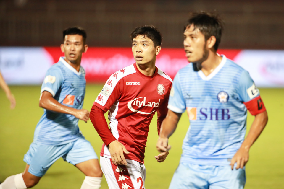 Nhưng ngược lại, chỉ có được 1 điểm ở vòng 7 V-League khiến CLB TP.HCM đứng trước nguy cơ mất ngôi đầu bảng xếp hạng khi các đội xếp ngay sau chưa thi đấu. (Ảnh: Hải An/Vietnam+)