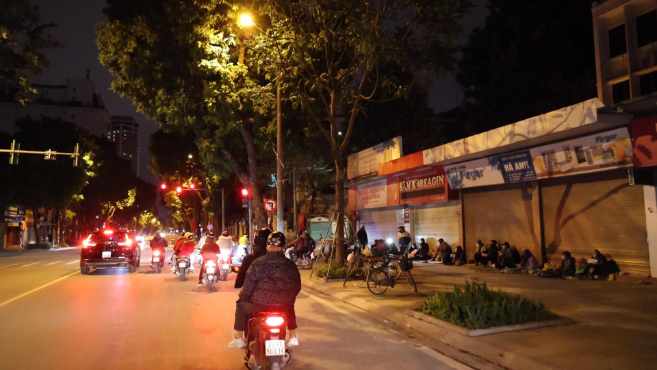 Đội còn thành lập một nhóm điều tra ‘Spy Team’ có nhiệm vụ xác minh từng hoàn cảnh khó khăn, tránh những trường hợp giả mạo người vô gia cư để trục lợi. (Ảnh: Hoàng Đạt/Vietnam+)