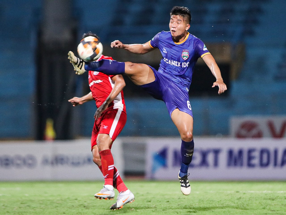 Những nỗ lực của Becamex Bình Dương chỉ đem lại bàn thắng rút ngắn tỷ số ở phút 25 nhờ công của Toure. Viettel chơi chắc chắn, và phản công nguy hiểm khiến họ bế tắc. (Ảnh: Hiển Nguyễn/Vietnam+)