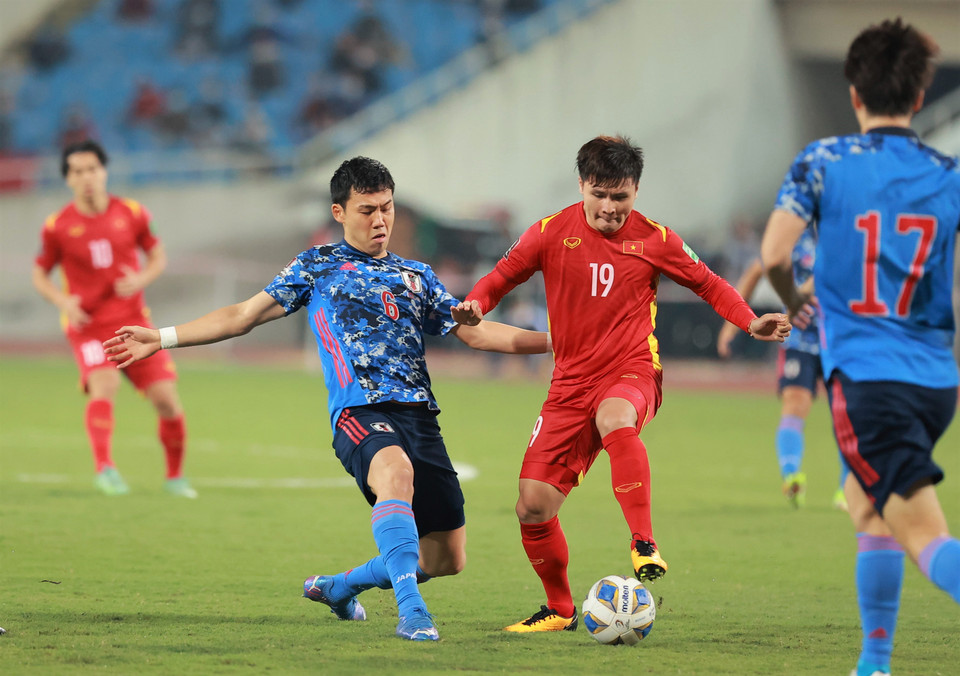 Tiền vệ số 19 thi đấu tự tin, nổi bật và khiến những ngôi sao đang thi đấu ở châu Âu của tuyển Nhật Bản gặp không ít khó khăn. (Ảnh: PV/Vietnam+)