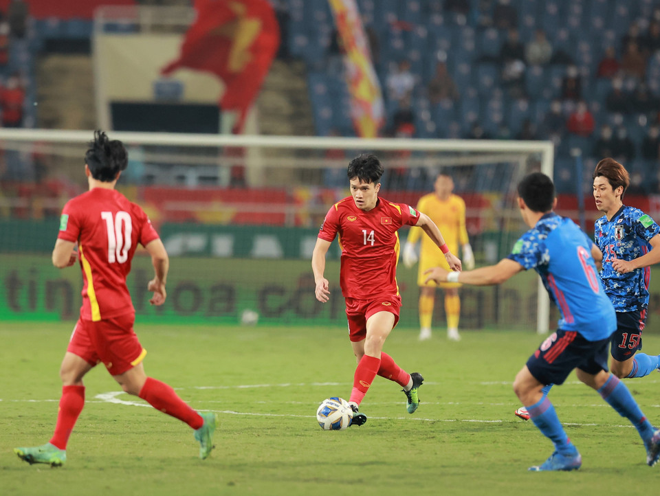Tiền vệ Hoàng Đức chơi tự tin, ấn tượng trước đối thủ như Trung Quốc, Oman và Australia nhưng không có nhiều điểm nhấn trước đội bóng đẳng cấp như Nhật Bản. (Ảnh: PV/Vietnam+)