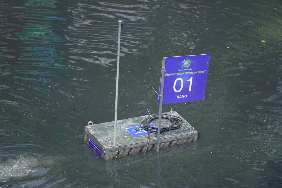 Theo người dân, kể từ khi thiết bị này hoạt động, mùi hôi thối đã giảm đi. (Ảnh: PV/Vietnam+)