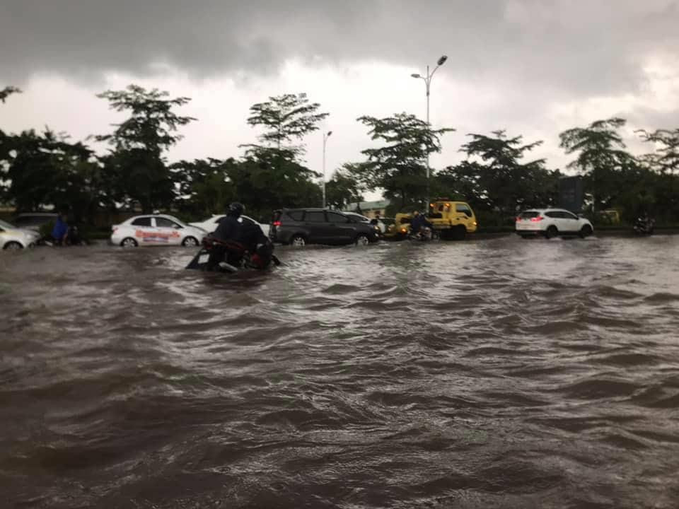 Đợt mưa này kéo dài hết ngày mai ở thủ đô Hà Nội. Tuy nhiên, từ sáng mai, mưa giảm dần. (Ảnh: PV/Vietnam+)