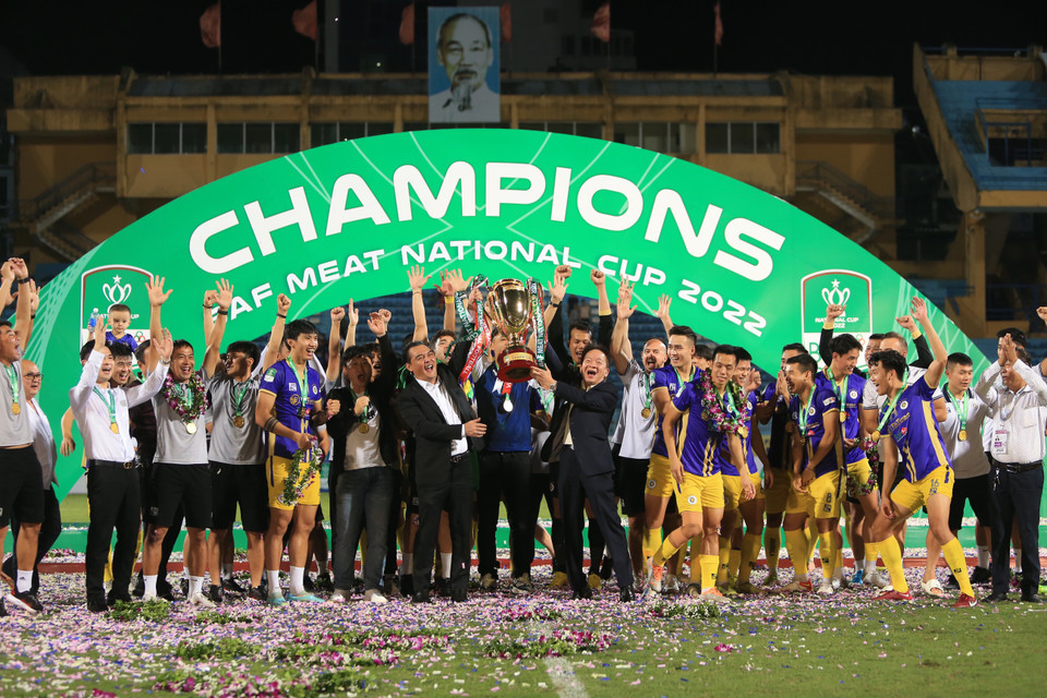 Dù không còn nắm giữ vị trí Chủ tịch câu lạc bộ, song ông bầu Đỗ Quang Hiển vẫn giữ vai trò chủ chốt và đưa ra những quyết định quan trọng trong việc điều hành đội bóng. (Ảnh: PV/Vietnam+)