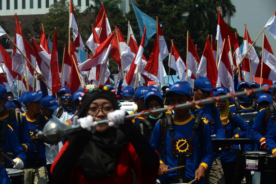 Người lao động tham gia tuần hành nhân ngày Quốc tế Lao Động 1/5 tại Jakarta, Indonesia. (Nguồn: THX/TTXVN)