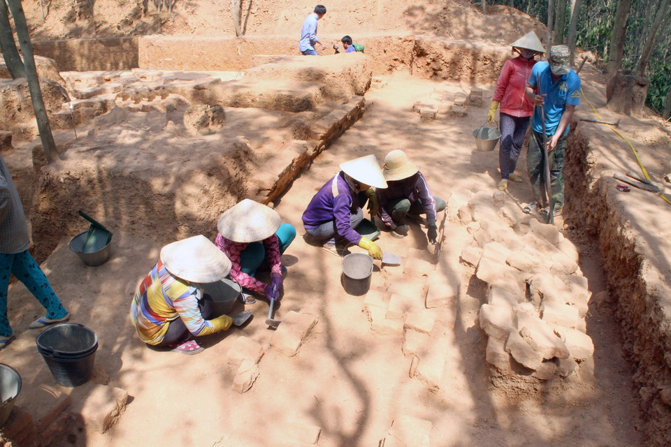 Nền móng tháp Chăm được phát hiện tại phế tích Chà Rầy khoảng 1.000 năm tuổi ở xã Nhơn Lộc, thị xã An Nhơn, tỉnh Bình Định. (Nguồn: Nguyên Linh-TTXVN)