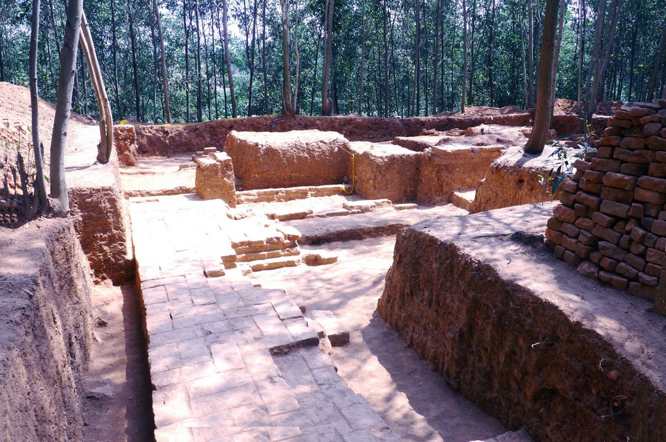 Nền móng tháp Chăm tại phế tích Chà Rầy khoảng 1.000 năm tuổi ở xã Nhơn Lộc, thị xã An Nhơn, tỉnh Bình Định. (Nguồn: Nguyên Linh-TTXVN)