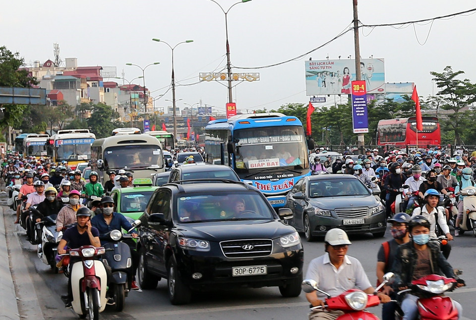 Đường Giải Phóng đông nghịt các phương tiện giao thông. (Ảnh: Danh Lam/TTXVN)