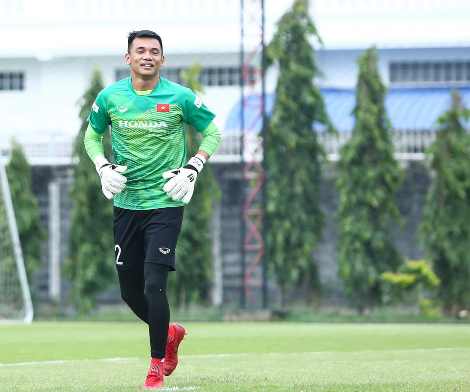 Thủ môn Nguyên Mạnh (Sông Lam Nghệ An) là thủ môn xuất sắc nhất V-League 2019 với 11 trận giữ sạch lưới. Phong độ ổn định giúp thủ thành này nhiều lần được huấn luyện viên Park Hang-seo triệu tập lên tuyển Việt Nam. (Ảnh: Nguyên An/Vietnam+)