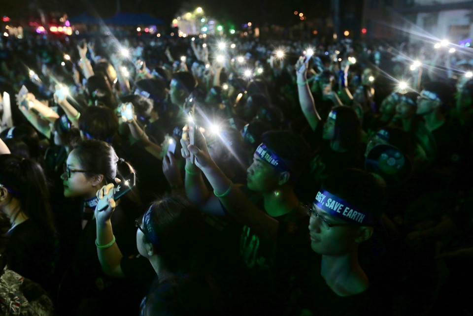 Sinh viên các trường đại học trên địa bàn Hà Nội hưởng ứng chiến dịch Giờ Trái đất 2019. (Nguồn: Trần Việt/TTXVN)