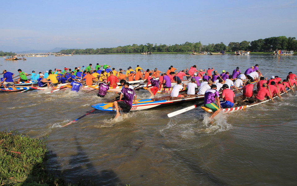 Các đội đua nam xuất phát. (Nguồn: Hồ Cầu-TTXVN)