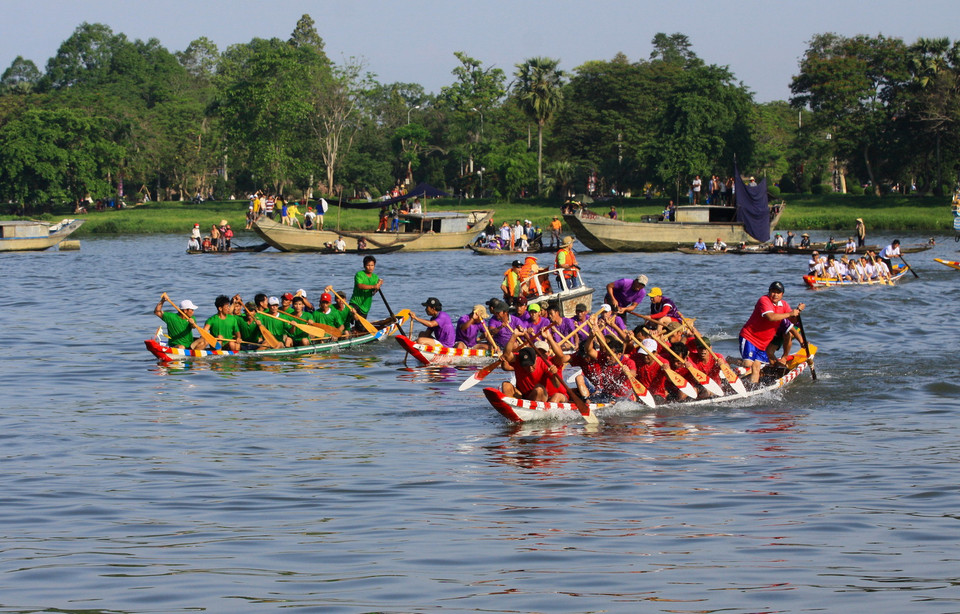 Các đội nam trên đường đua. (Nguồn: Hồ Cầu-TTXVN)