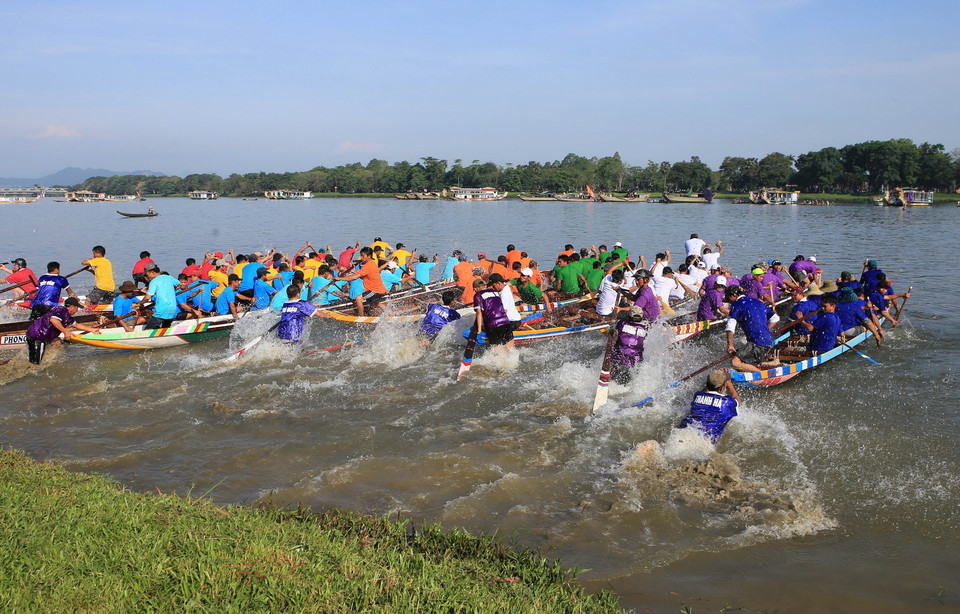 Các đội đua nam xuất phát. (Nguồn: Hồ Cầu-TTXVN)
