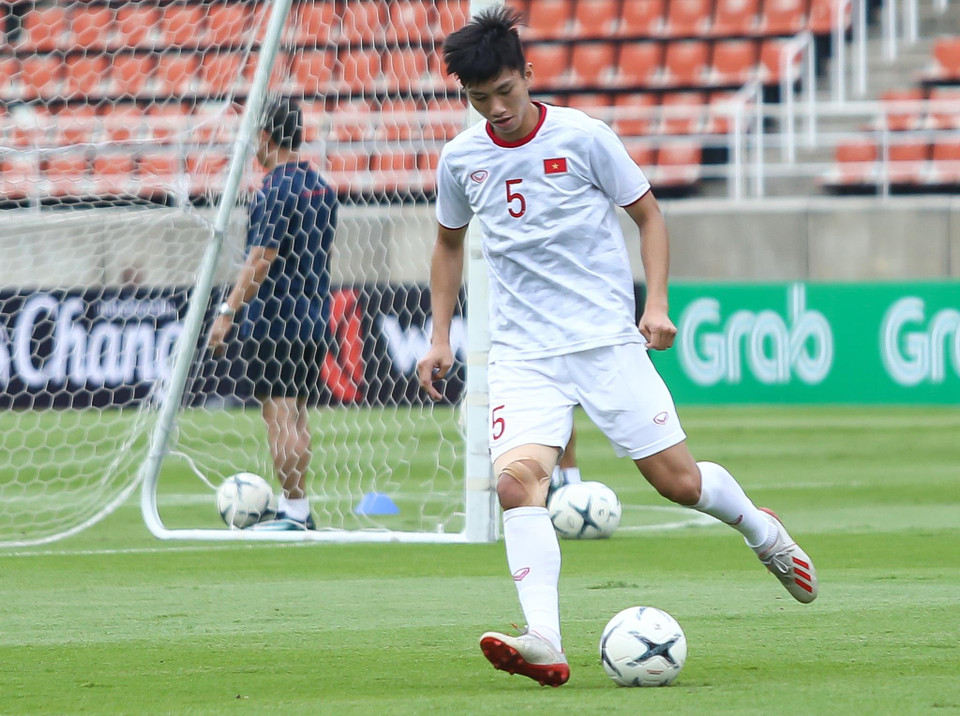 Văn Hậu tập bình thường, nhịp nhàng cùng đồng đội dù chưa được xác nhận đã bình phục hoàn toàn chấn thương. (Ảnh: Nguyên An)