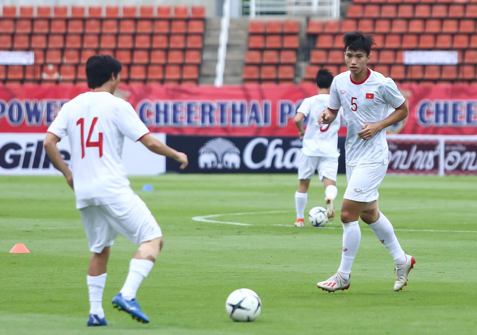 Tân binh CLB SC Heerenveen khởi động cùng tiền vệ Tuấn Anh. Văn Hậu được xác nhận có thể thi đấu từ 45 đến 60 phút trong trận đấu với tuyển Thái Lan ngày 5/9. (Ảnh: Nguyên An)