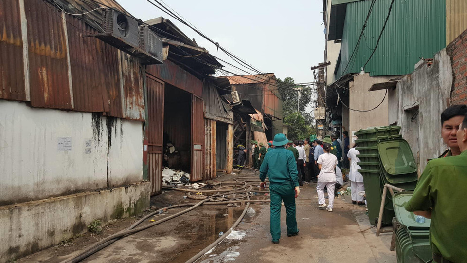 Khu nhà xưởng bị cháy. (Ảnh: Sơn Bách/Vietnam+)