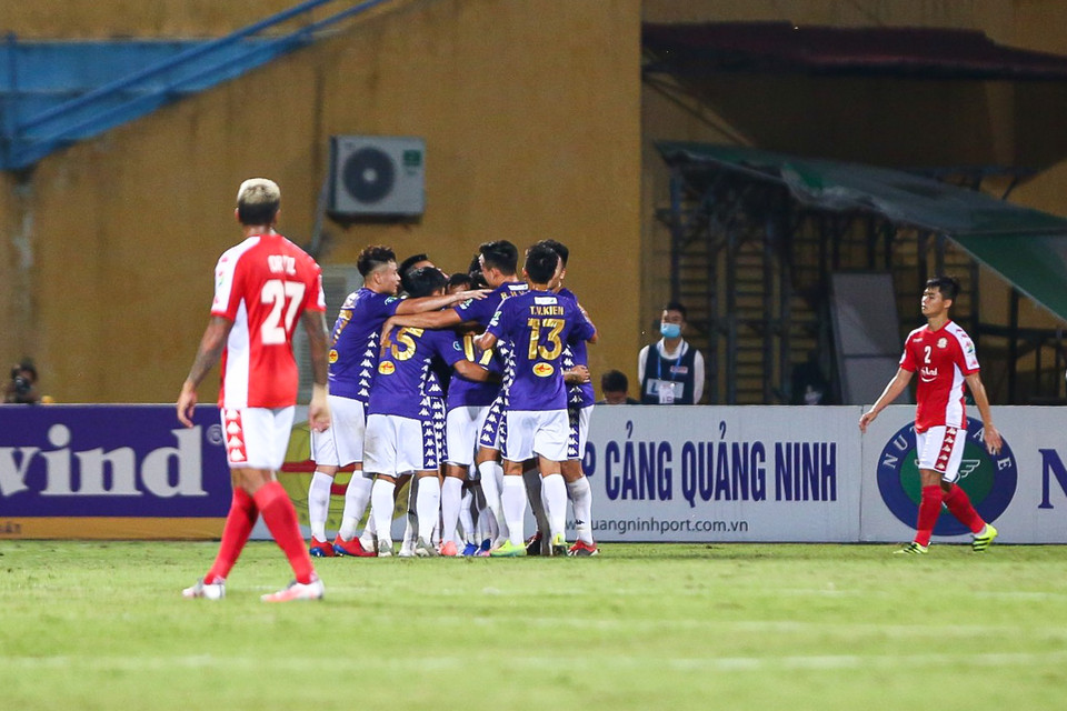 Phút 75, đội trưởng Hà Nội FC lập cú đúp, nâng tỷ số 4-1. Lần này, Quảng Hải tiếp tục đóng vai trò kiến tạo. (Ảnh: Hiển Nguyễn/Vietnam+)