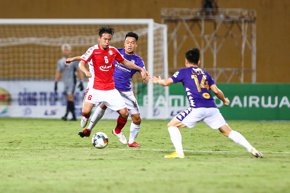 TP.HCM sụp đổ sau bàn thua thứ ba. Hàng công đội bóng này bất lực, không tìm được đường vào khung thành của thủ môn. (Ảnh: Hiển Nguyễn/Vietnam+)