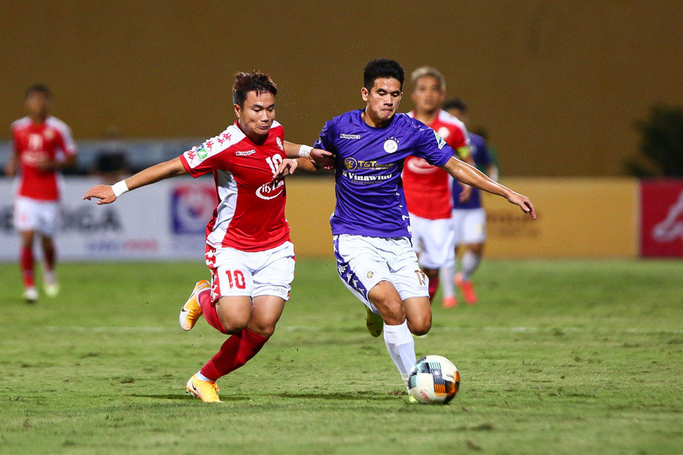 Hà Nội FC đối đầu câu lạc bộ Thành phố Hồ Chí Minh (TP.HCM) được coi là chung kết sớm của cúp Quốc gia 2020. Bước vào trận đấu tối 16/9, cả hai đội nhập cuộc thận trọng và không vội vàng tấn công. (Ảnh: Hiển Nguyễn/Vietnam+)