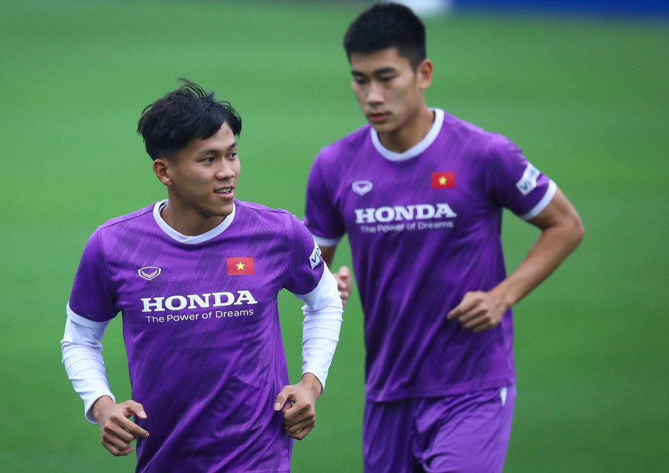 U23 Việt Nam tập luyện hứng khởi ở buổi tập chiều nay (21/4) tại Hà Nội nhằm hướng đến trận giao hữu lượt về với U20 Hàn Quốc vào ngày mai trên sân Hàng Đẫy. (Ảnh: PV/Vietnam+)