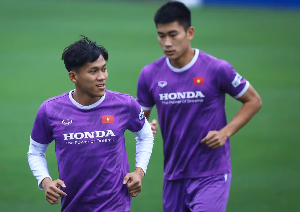 U23 Việt Nam tập luyện hứng khởi ở buổi tập chiều nay (21/4) tại Hà Nội nhằm hướng đến trận giao hữu lượt về với U20 Hàn Quốc vào ngày mai trên sân Hàng Đẫy. (Ảnh: PV/Vietnam+)