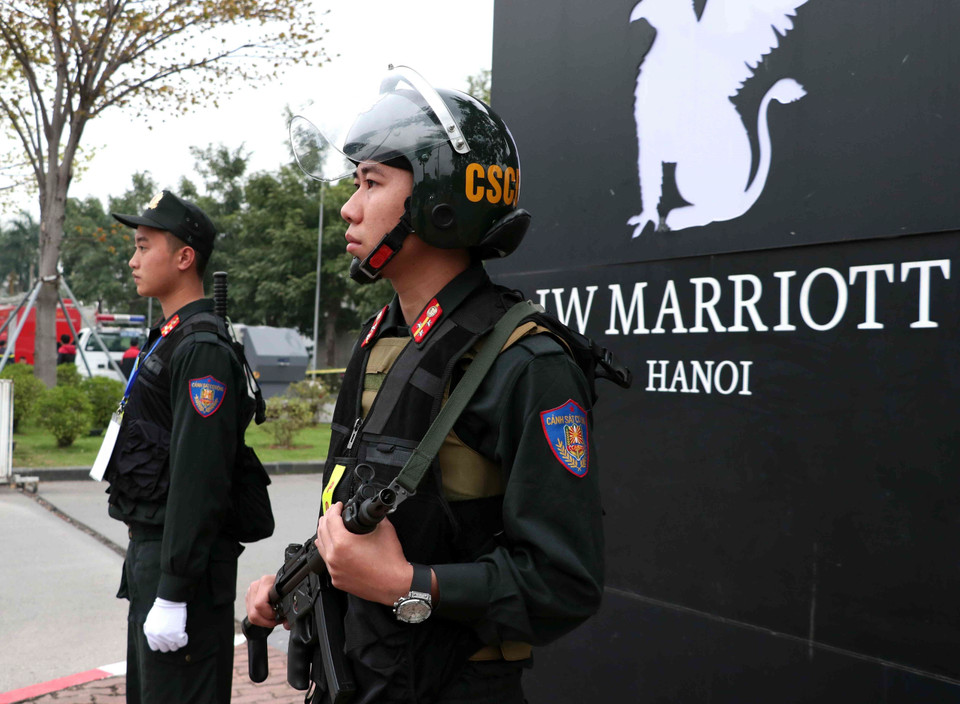 Lực lượng cảnh sát cơ động được phân bổ tại các vị trí quan trọng. (Nguồn: Văn Điệp/TTXVN)