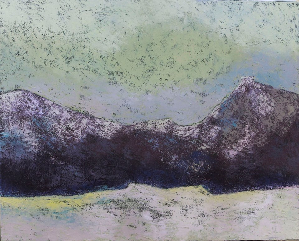 Bức sơn dầu ''Phố núi 1'' của Nguyễn Thị Minh Hiếu, kích thước 80x100cm. Giá khởi điểm 10 triệu đồng. Bước giá 1 triệu đồng.