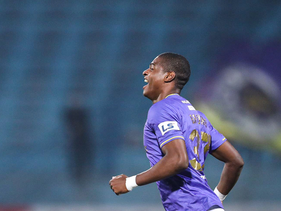 Để rồi vừa vào hiệp hai, đội bóng này một lần nữa 'dội gáo nước lạnh' vào đối thủ bằng bàn thắng thứ hai của Bruno với cú đánh đầu cận thành. (Ảnh: PV/Vietnam+) 