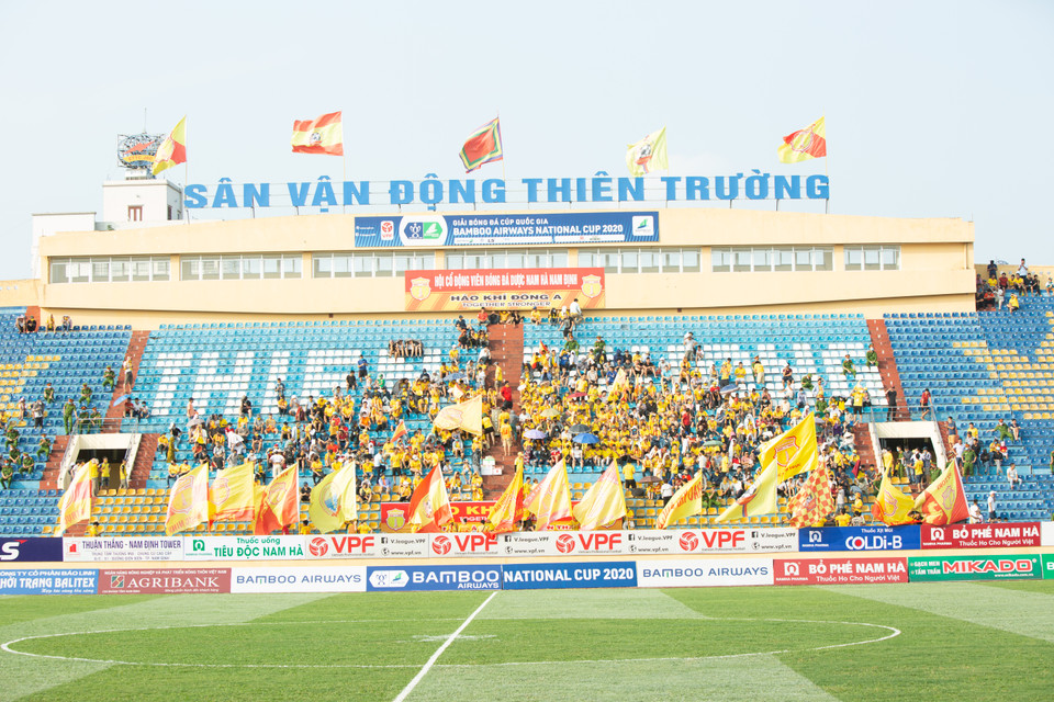 Trận đấu dự kiến hấp dẫn như kỳ vọng. Số lượng lớn cổ động viên tới sân là lợi thế lớn cho đội chủ nhà Nam Định. (Ảnh: Nguyên An/Vietnam+)