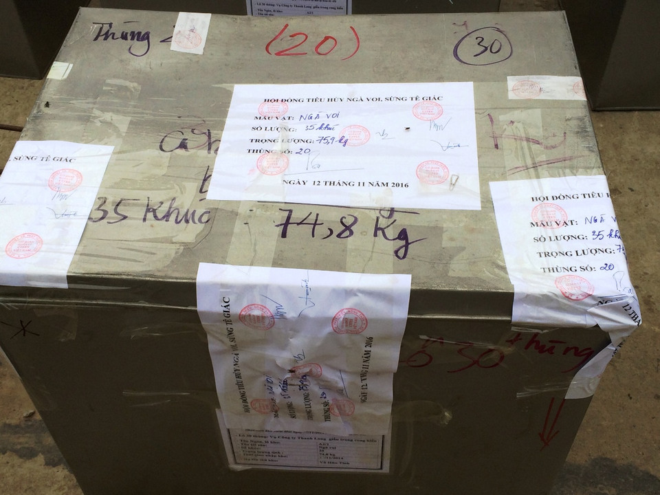 Các mẫu vật được niêm yết kỹ càng trước khi đưa ra tiêu hủy. (Ảnh: Thanh Tâm/Vietnam+)